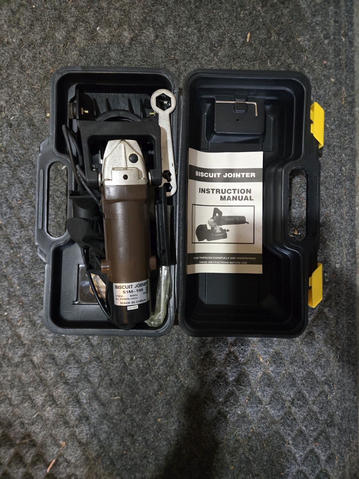 Biscuit jointer Unbranded S1M100 700W, 60Hz, 115volts. Has Hardside Storage Case