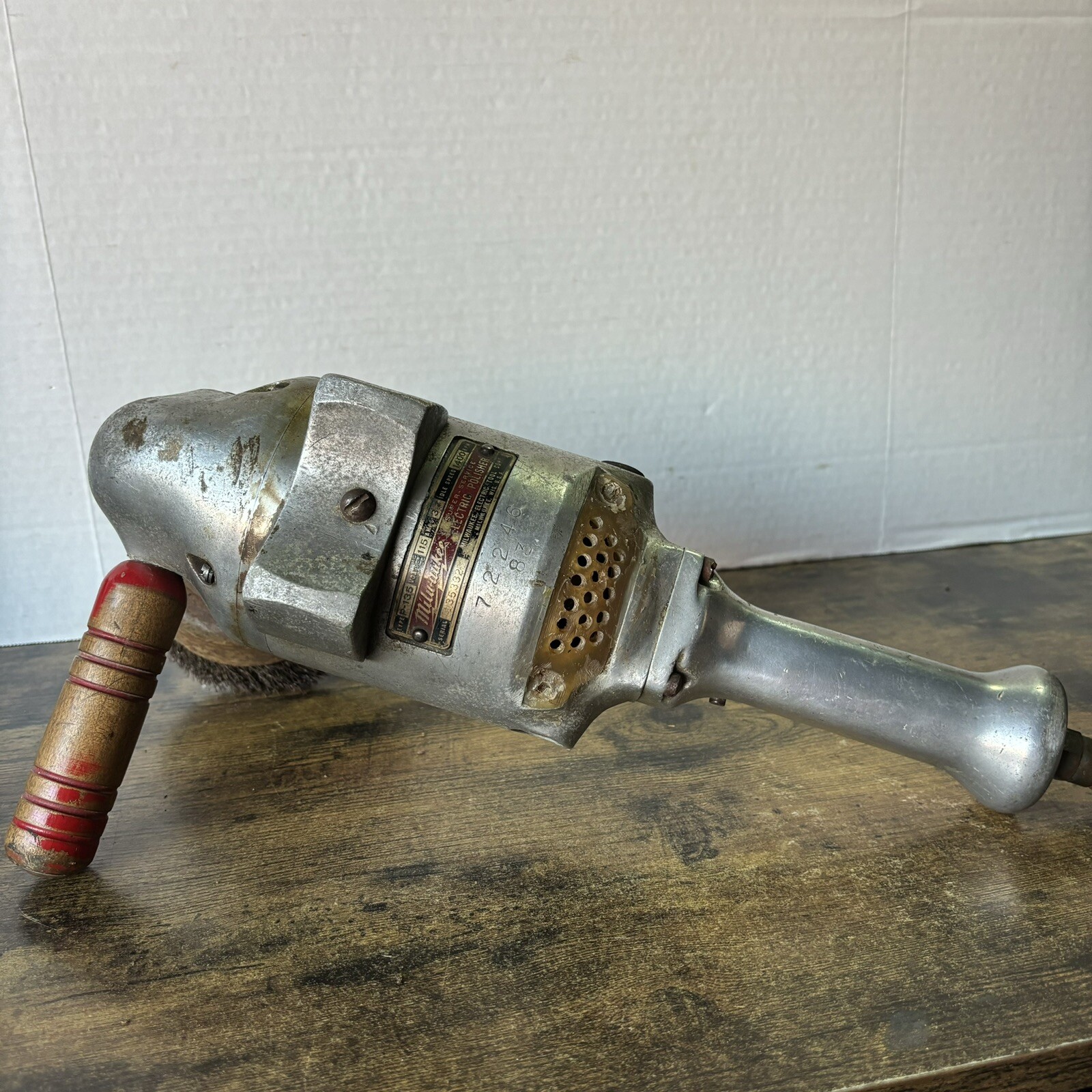 Vintage Milwaukee P-135 Super Service Electric Polisher 3.7amp 1400rpm 72246-83