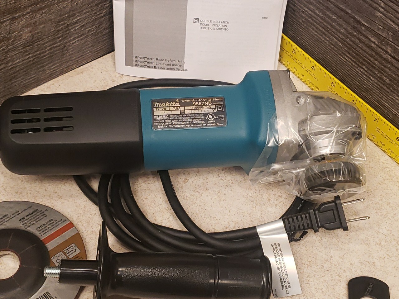 NEW Makita 9557NB 4-1/2&Prime; Corded Angle Grinder W/Side Handle & Accessories
