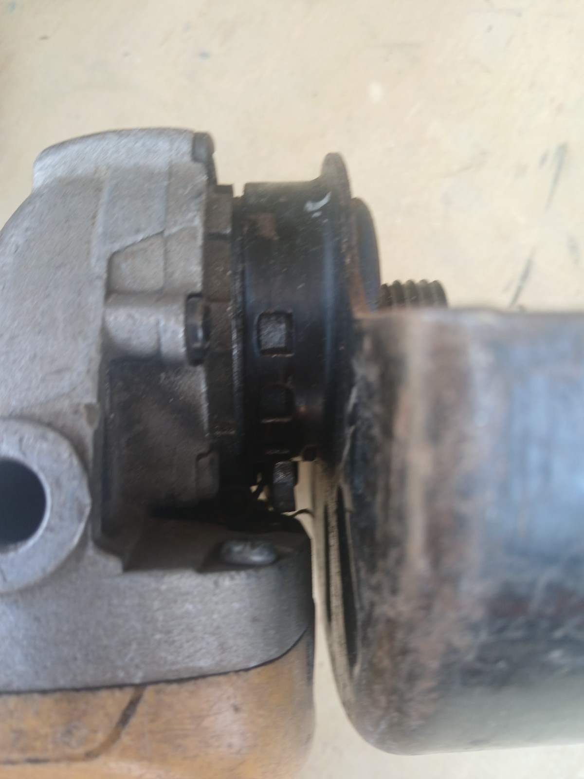 *PARTS/REPAIR* DEWALT DWE402N 120V 4-1/2&Prime; Corded Angle Grinder Not Tested