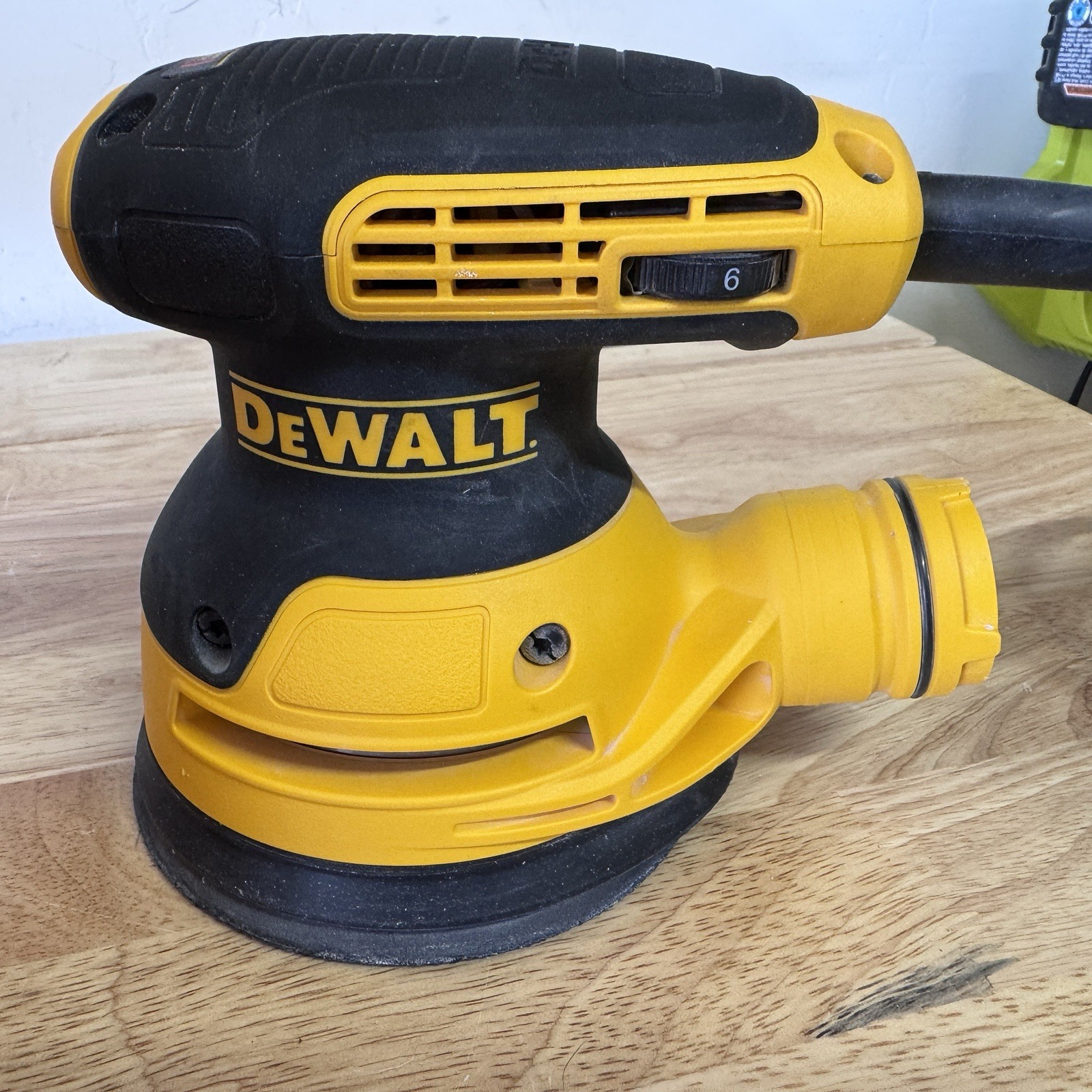 DEWALT DW421K Corded Orbital Sander