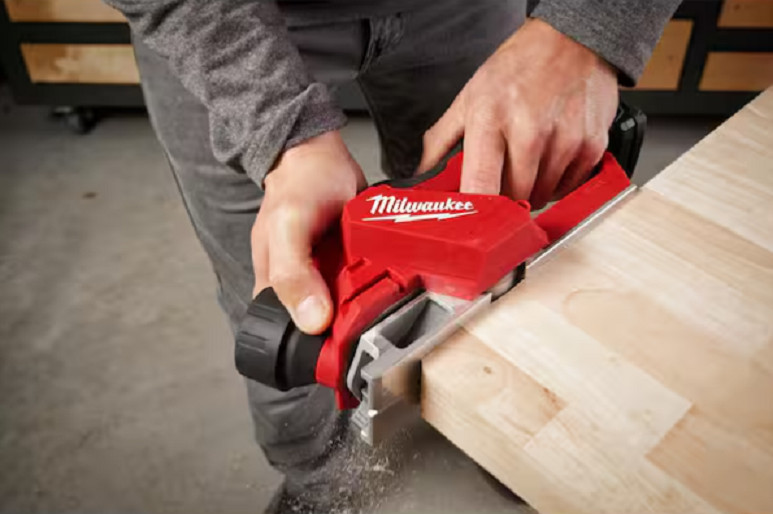 New Milwaukee 2524-21 M12 12V Brushless 2&Prime; Planer-3A/H Battery & Charger Kit