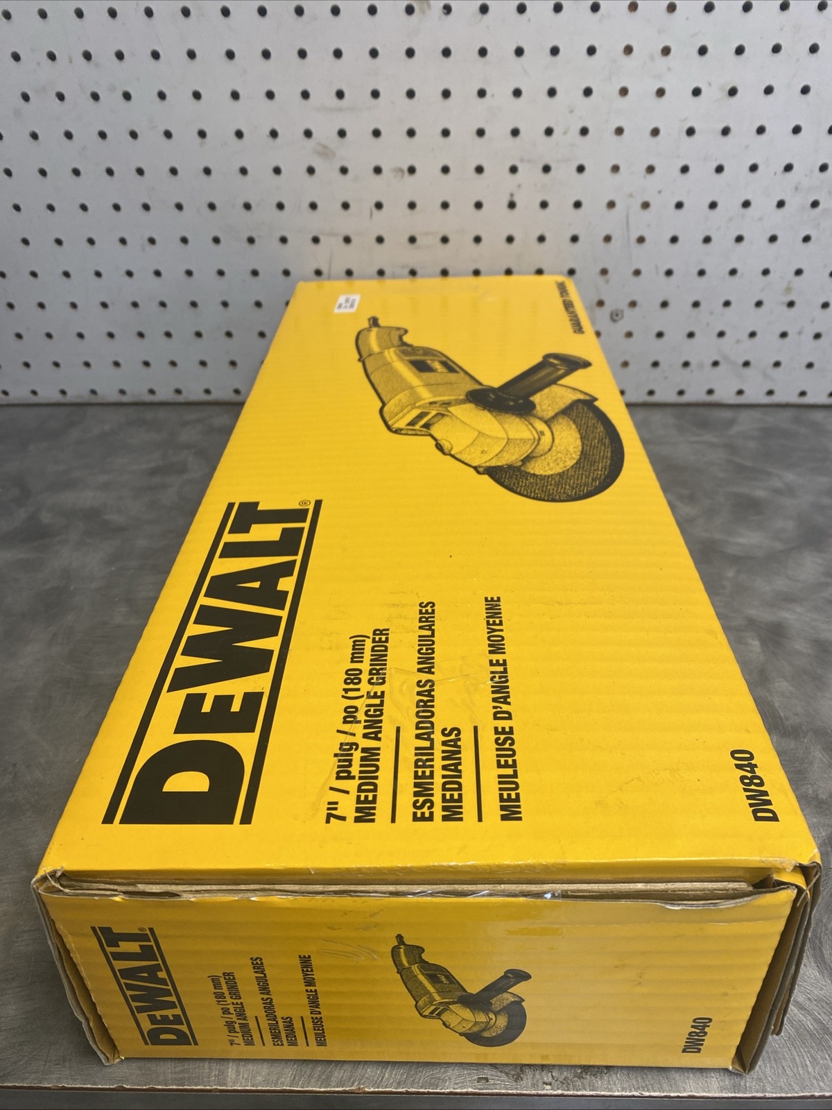 Dewalt DW840 Heavy-Duty 7&Prime; (180mm) Medium Angle Grinder 120V, 13 A, 8000 RPM