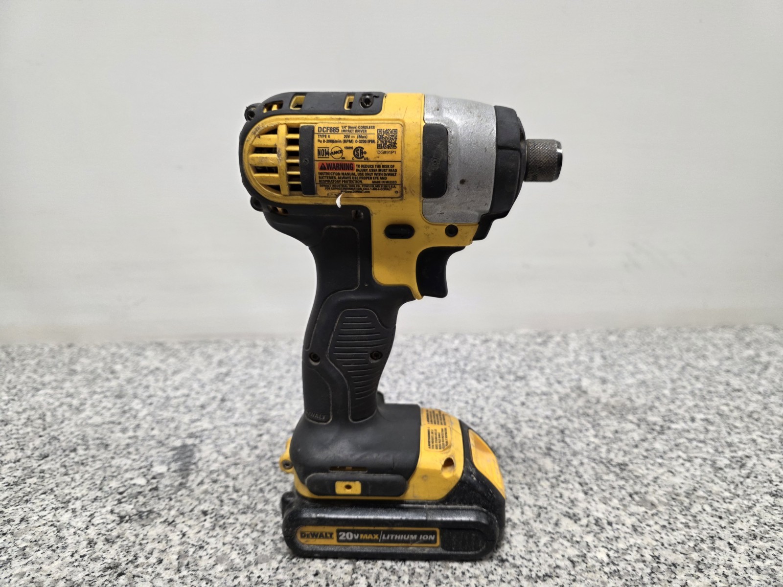 Dewalt DCF885 20V Max Li-Ion Cordless 1/4&Prime; Hex Impact Driver