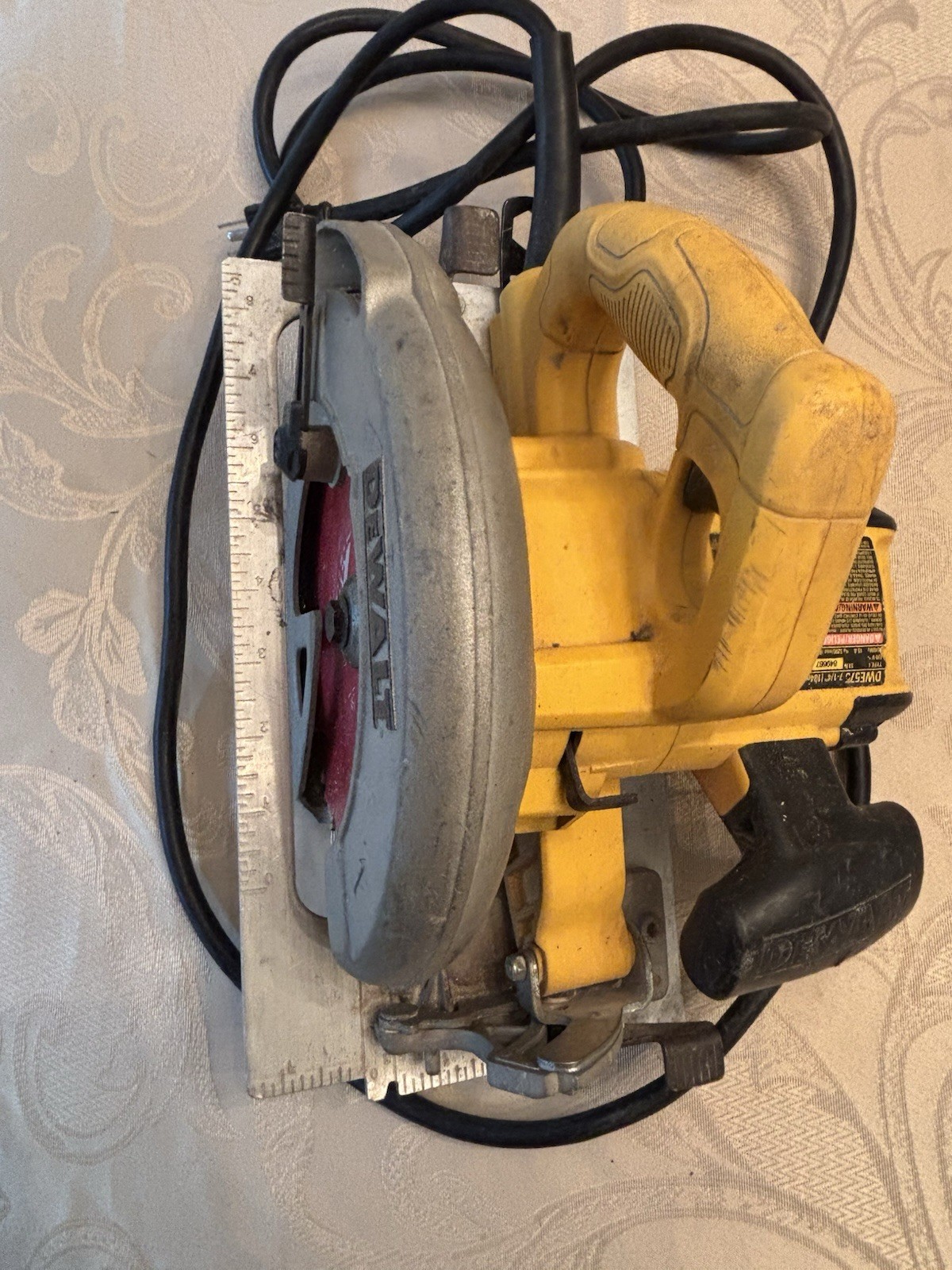 DeWalt DWE575 7-1/4&Prime; Corded Circular Saw 15 Amps 120V.