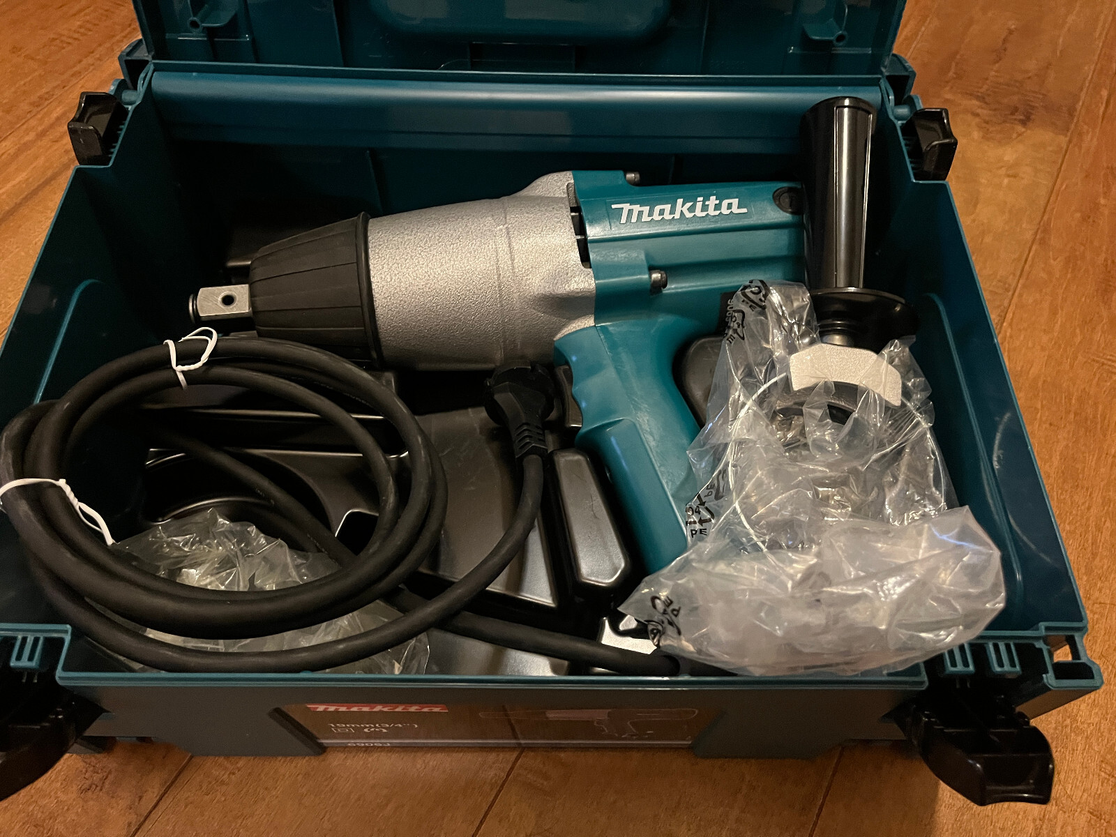 NEW Makita 6906 230V 3/4&Prime; Corded Impact Wrench kit & Case! Makita 6069J 230V!