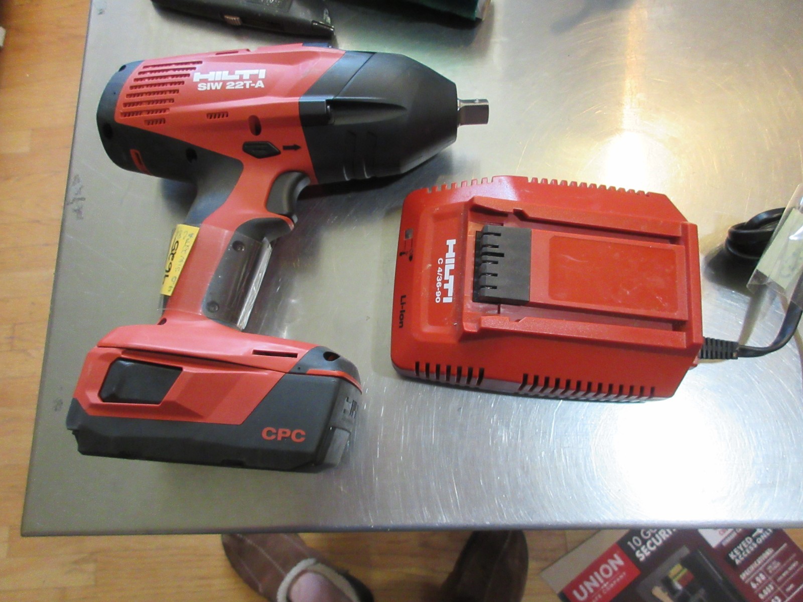 HILTI SIW 22T-A Impact Wrench 1/2&Prime; Drive 4.0 battery and charger
