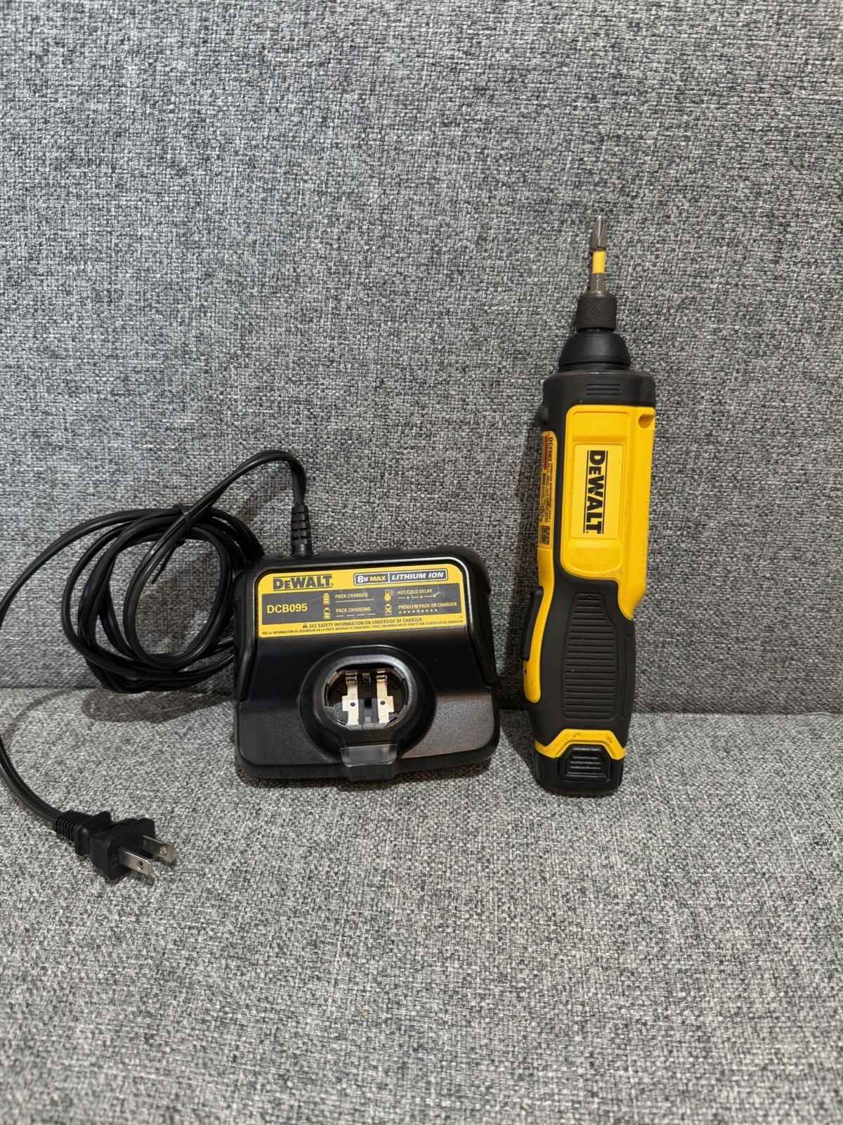 DEWALT DCF682 8V Max Gyroscopic Screwdriver With Battery and Charger. Clean!