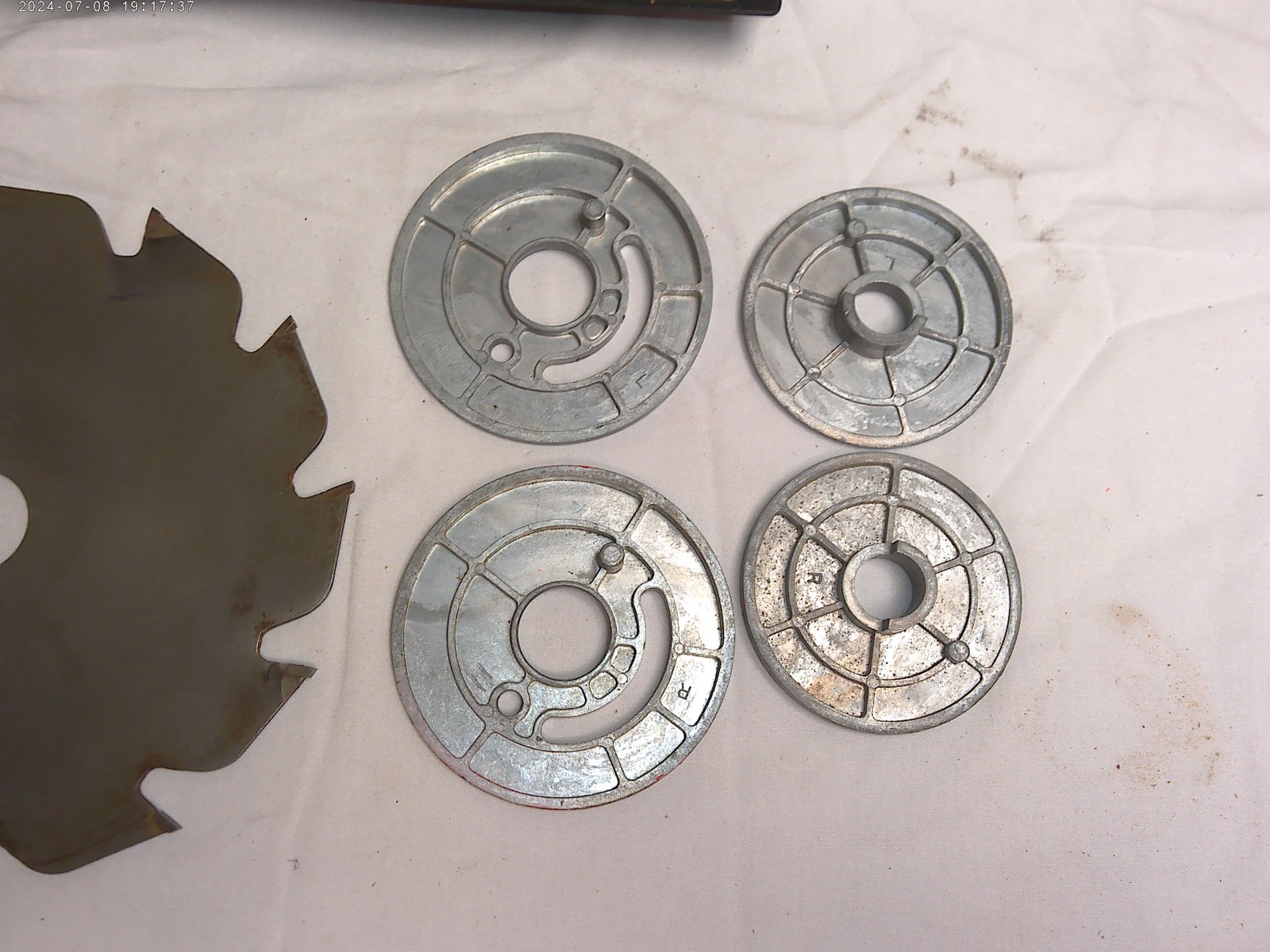 Lifetime Carbide Adjustable Dado 7&Prime; Blade Set, 5/8&Prime; arbor