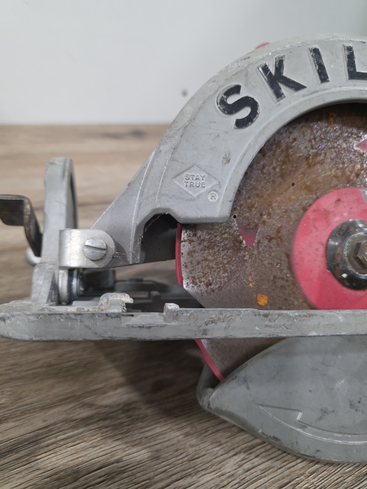 SKIL 15 amps 7-1/4 in. Corded Worm Drive Circular Saw – SPT77W