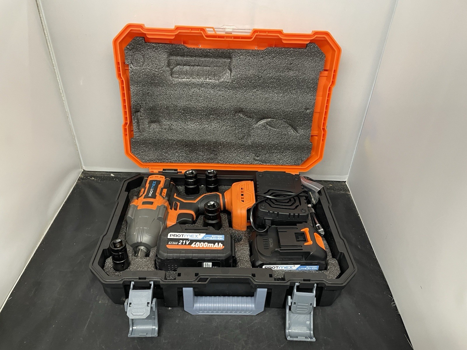 Protetmex Brushless Lithium Impact Wrenches. 1200 N .2 Battery