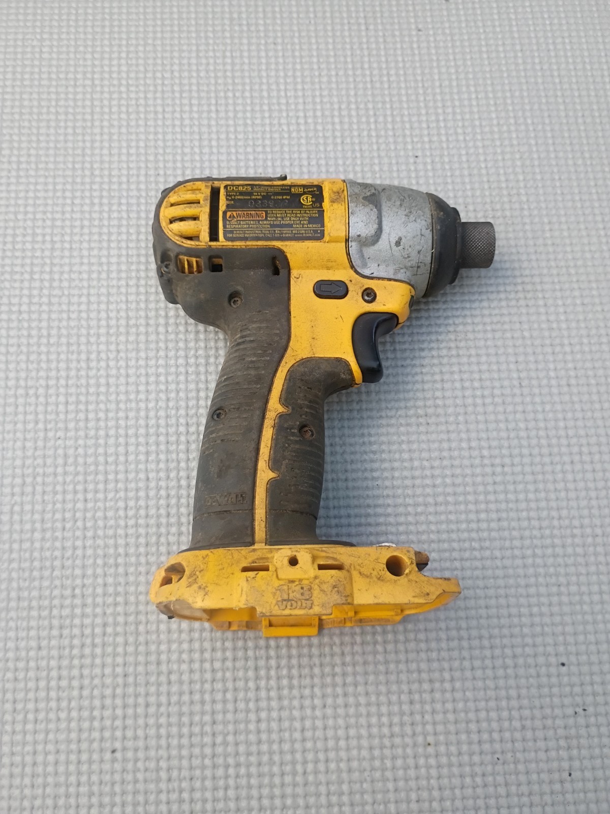 DEWALT DC825 18V Cordless 1/4&Prime; Hex Drive Impact Driver Tool Only