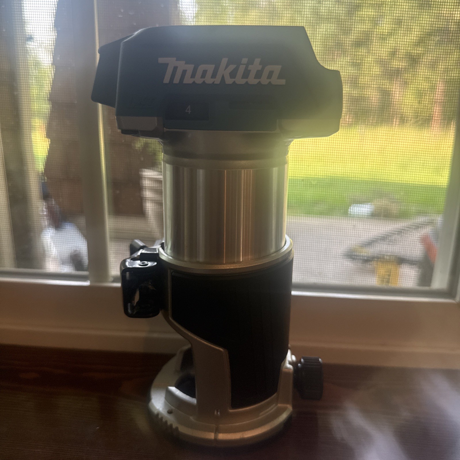 Makita XTR01Z 18 volt LXT Cordless Brushless Compact Router Mint* Free Shipping