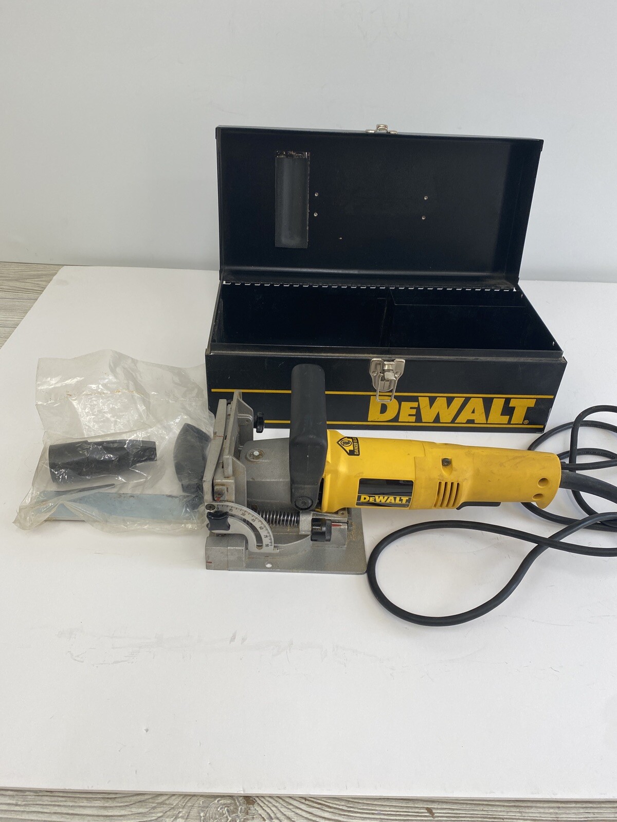Dewalt DW682K 120V 6.5 Amps Biscuit Plate Joiner WITHOUT BAG Woodwork W/Case /rw