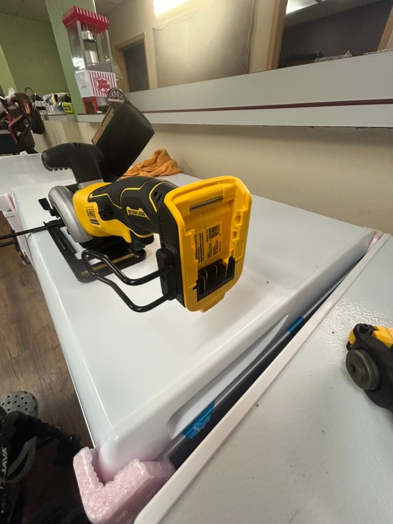 DEWALT DCS571B Atomic 20V MAX 4 1/2 inch Compact Circular Saw – DCS571B (Tool…