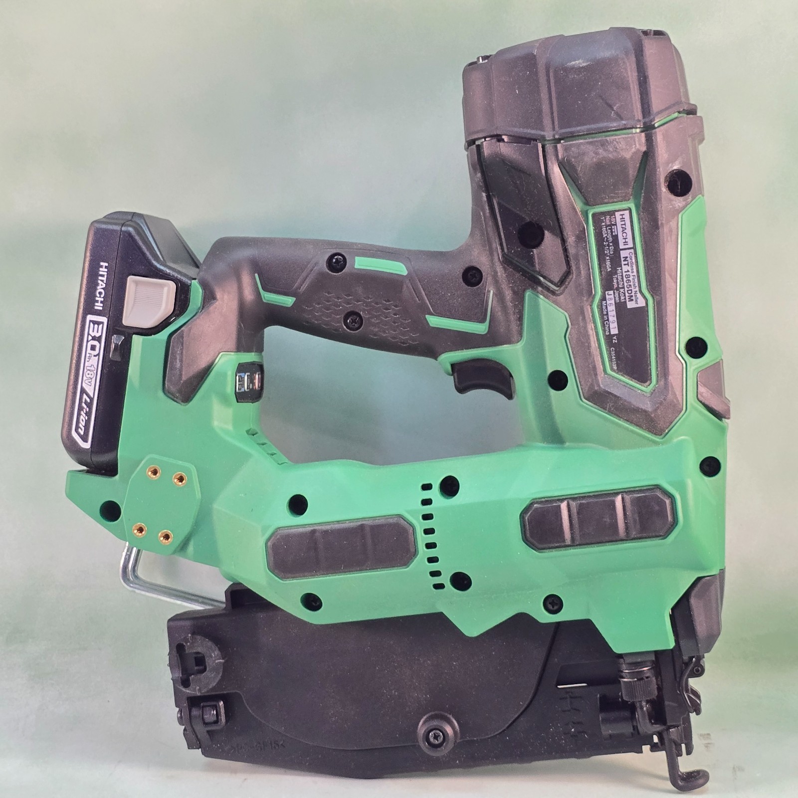 HITACHI HPT NT1865DM 18V Cordless 16 Gauge Straight Finish Nailer Brad Nail Gun