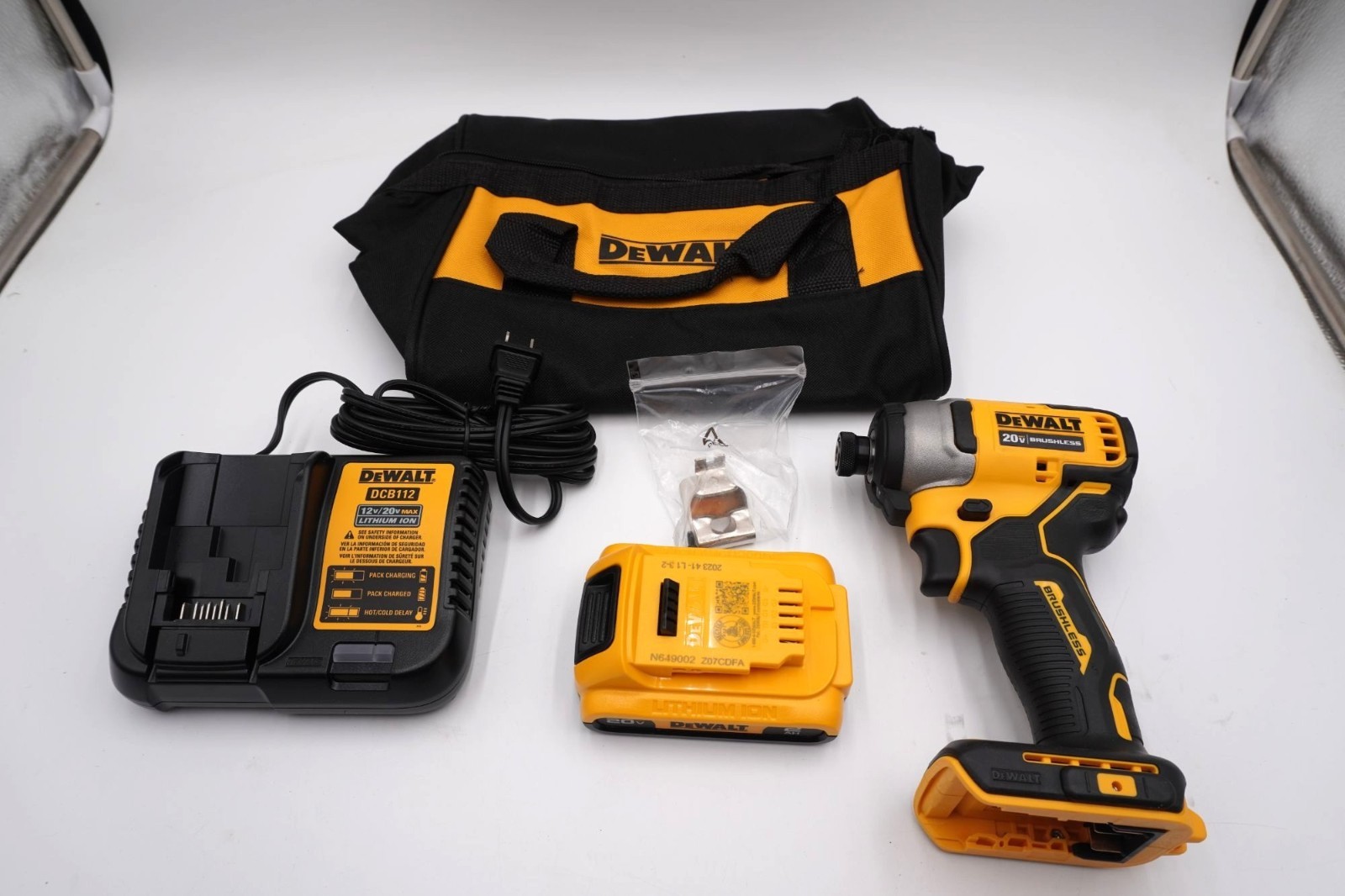 DeWALT DCF809 20V MAX Brushless Impact Driver Kit Battery Charger Bag