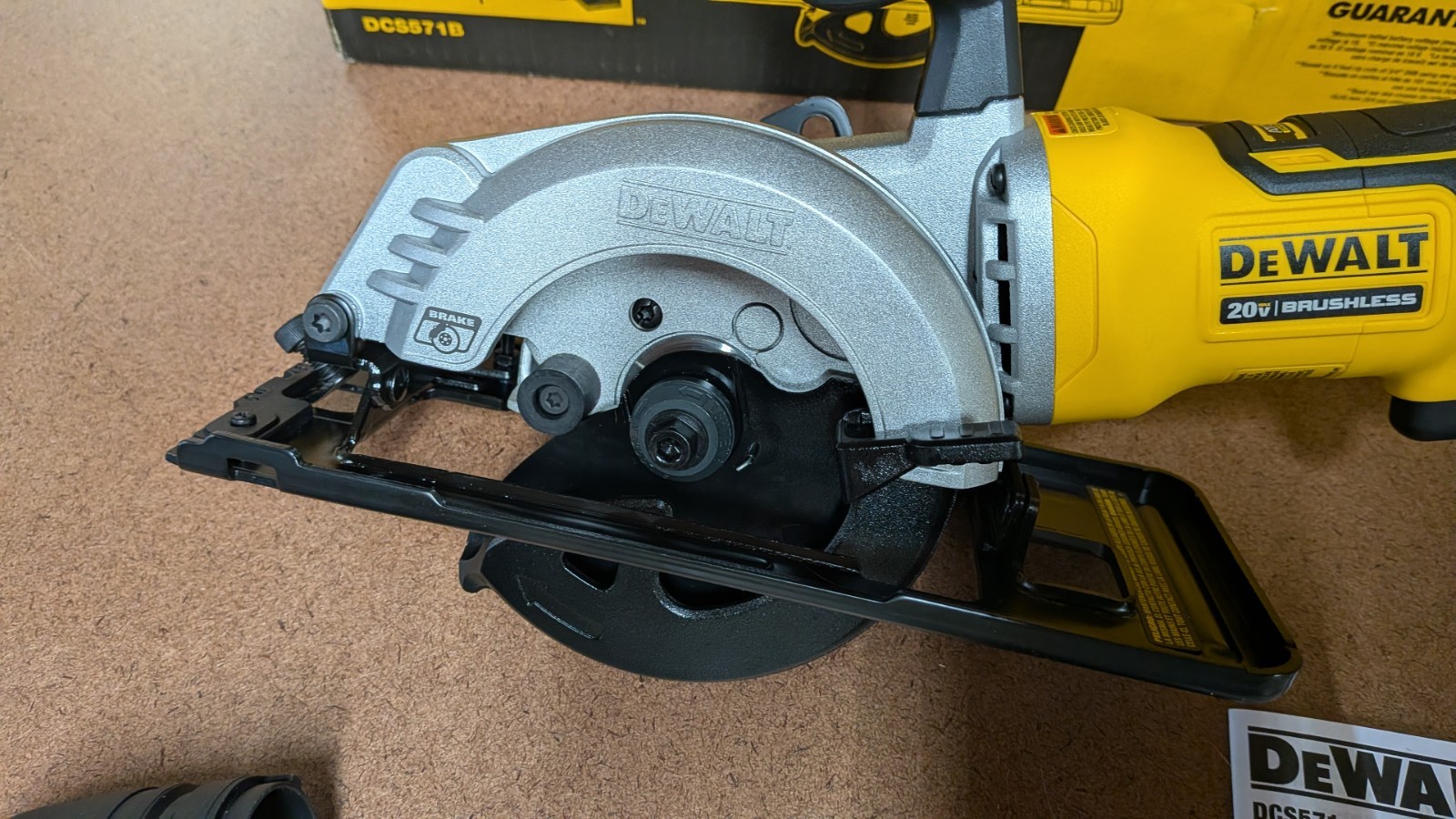 DeWalt Atomic 20V MAX 4 1/2 in Circular Saw Brushless Tool Only ModelDCS571B nob