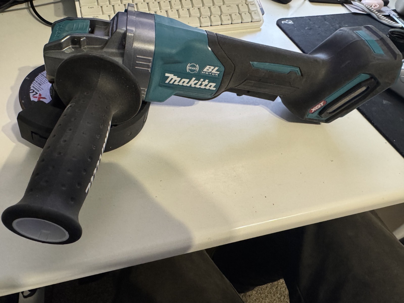 Makita GAG13 40V XGT 4‑1/2&Prime;/5&Prime; X‑LOCK Paddle Switch Angle Grinder, Tool Only