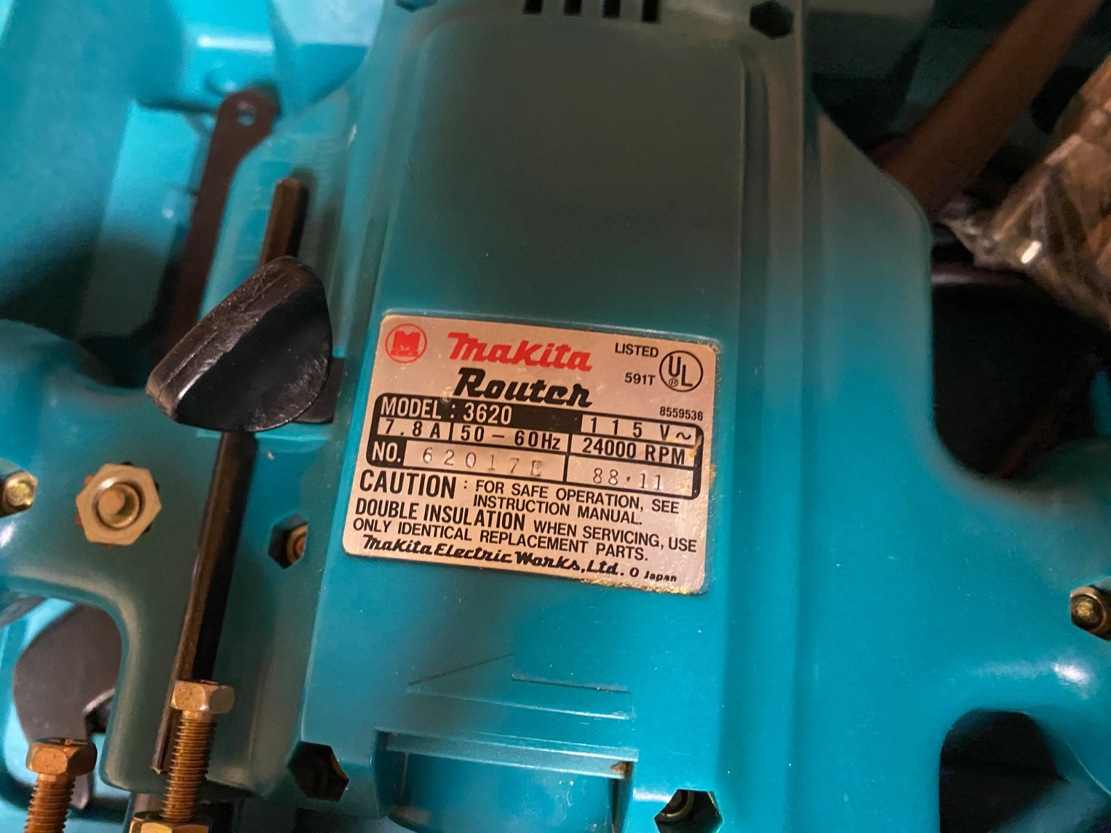Makita Plunge Router MODEL 3620 115v 24000 rpm with cutting bits