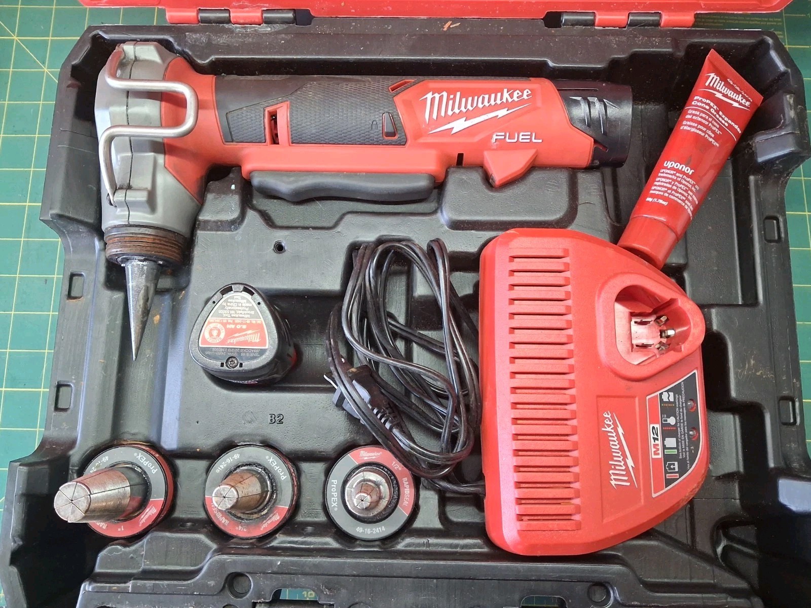 Milwaukee M12 Cordless ProPEX Expansion Tool Kit – 2432-22 LIGHTLY USED COMPLETE