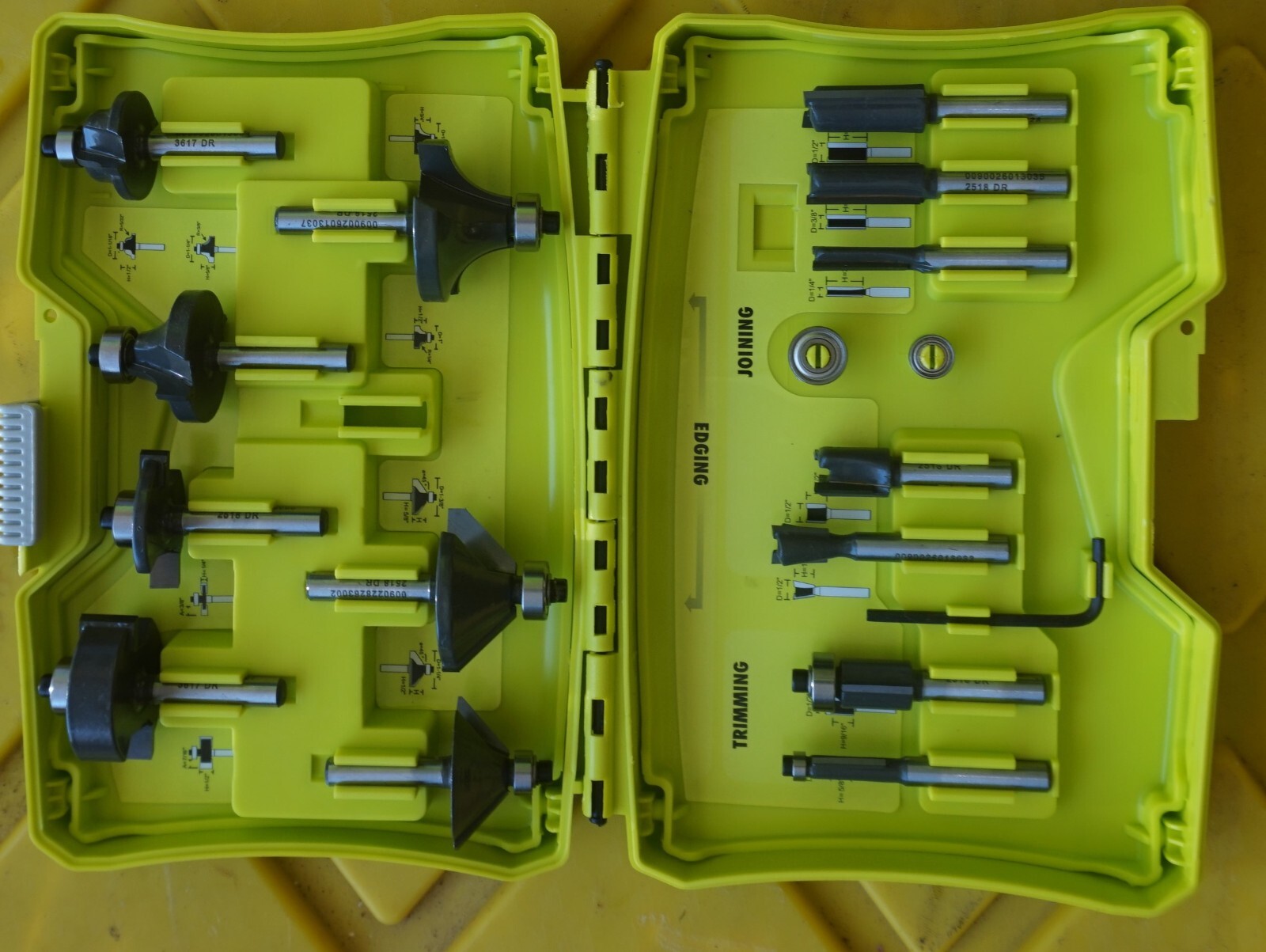 Ryobi 14 pcs Router Bit Set A25R151 1/4&Prime; Shank, New/Unused!!