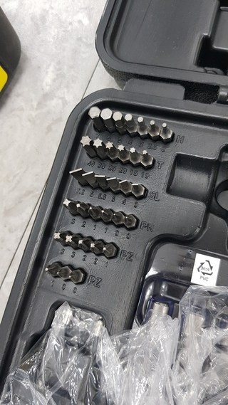 DeWalt 8V MAX Screwdriver 45-Piece Set DCF008 1.5Ah Battery / FedEx Tracking