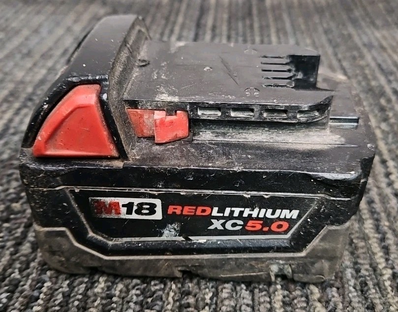 Milwaukee Tools 2953-20 M18 1/4&Prime; (6mm) Hex Impact Driver + 5.0 Ah Battery