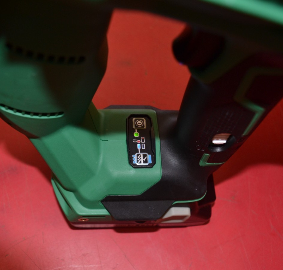 Metabo HPT NT1850DFTM 18V Compact 18 ga. Cordless Brad Nailer Kit (3Ah)*USED*