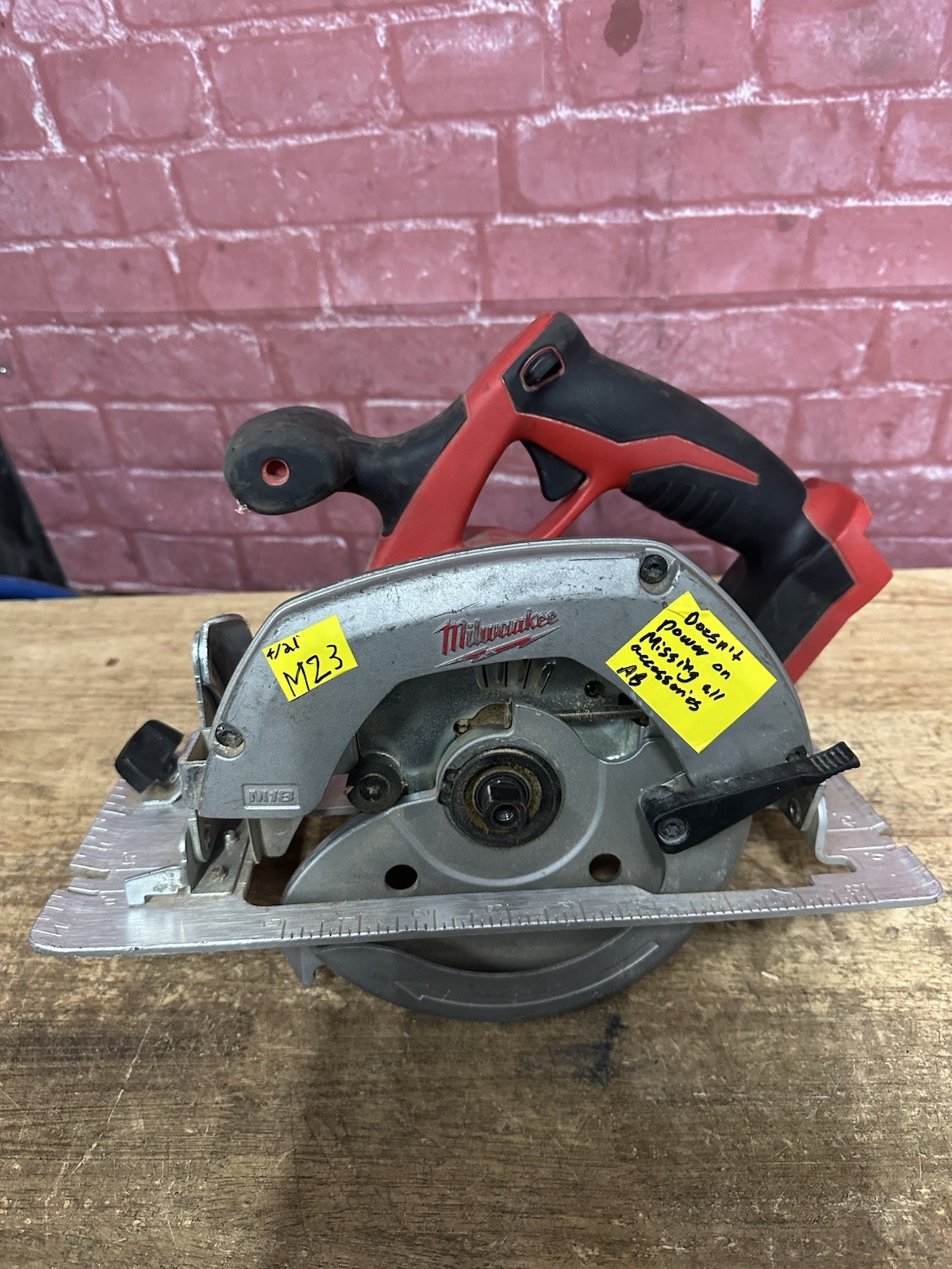 Milwaukee M18 2630-80 6-1/2 in. Circular Saw (For Parts Or Repair) Tool Only