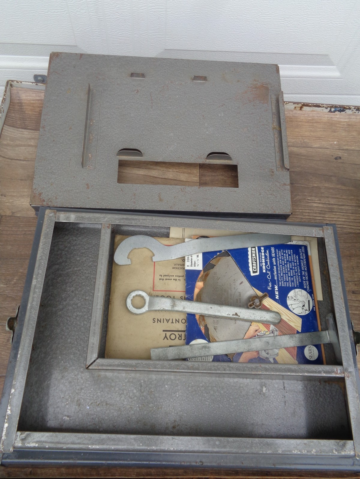 CRAFTSMAN 6-1/2&Prime; Circular Saw 207.25530, w/Metal Case , Blades & Accessories