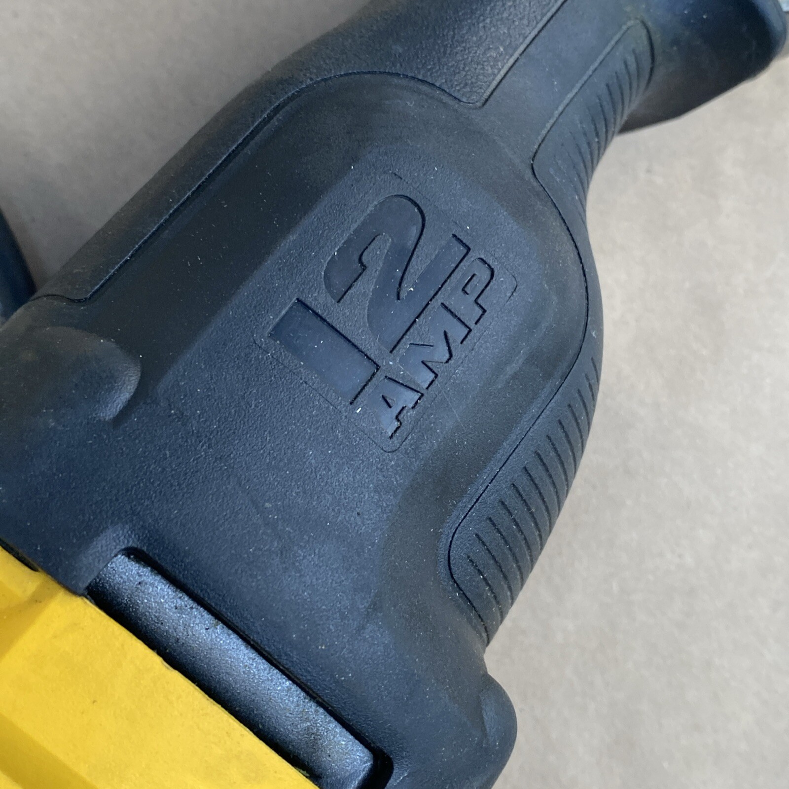 DeWALT DWE305 12Amp 2900RPM Corded Variable Speed Reciprocating Saw