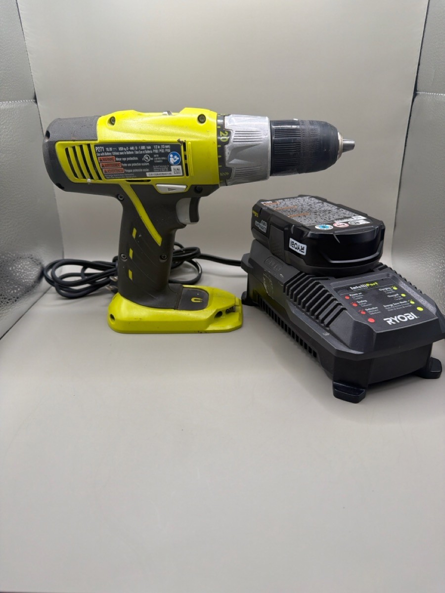 RYOBI TOOLS CORDLESS DRILL P271/P189 BATTERY/P118 CHARGER LOT (B18649A)