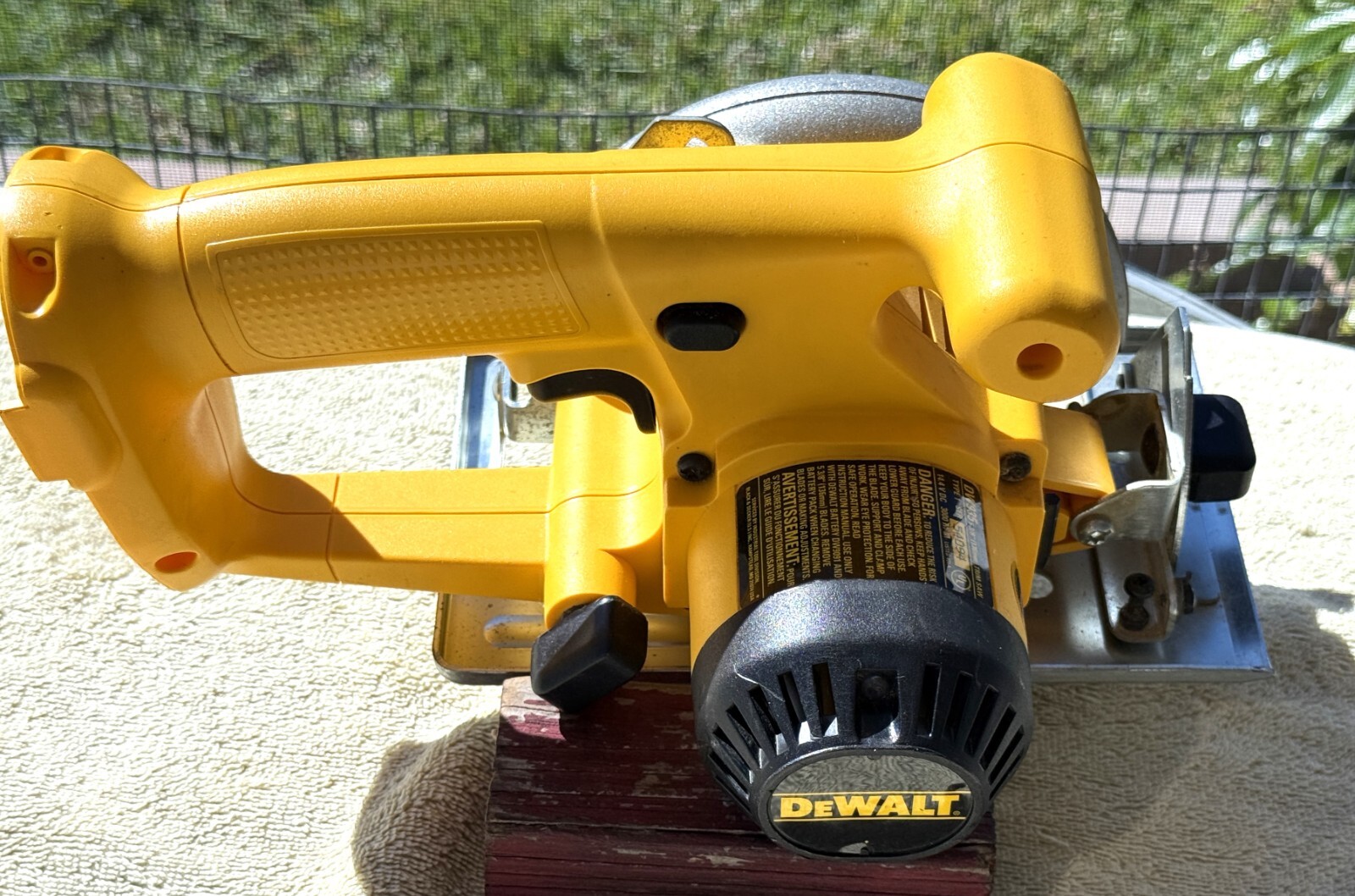 DEWALT CORDLESS TRIM SAW MODEL DW935 5-3/8 DIA -TOOL ONLY AS PICTURED