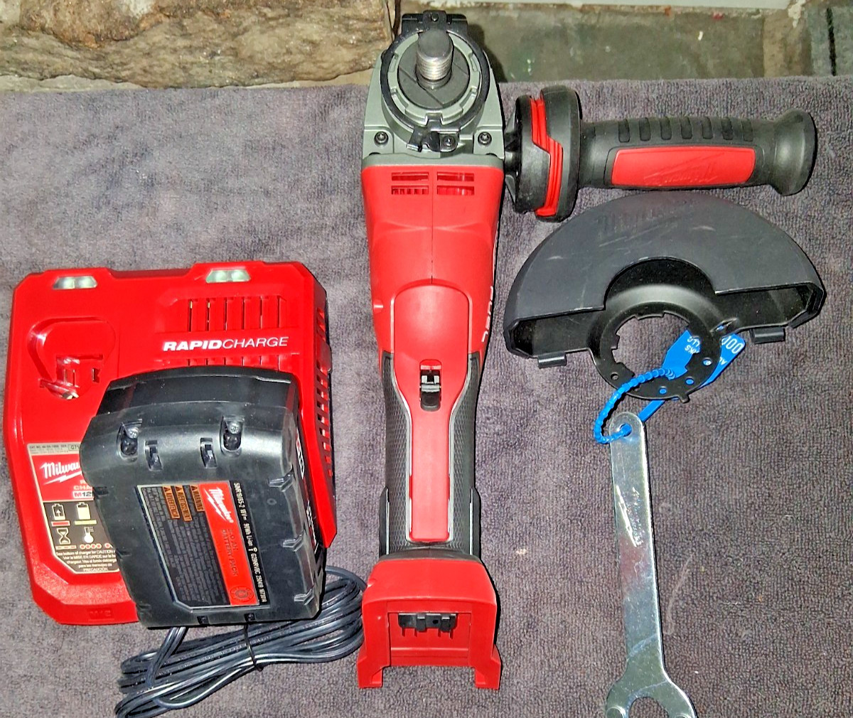 Milwaukee 2888-20 M18 FUEL 4-1/2&Prime;/5 Variable Speed Grinder, plus batt. & charger