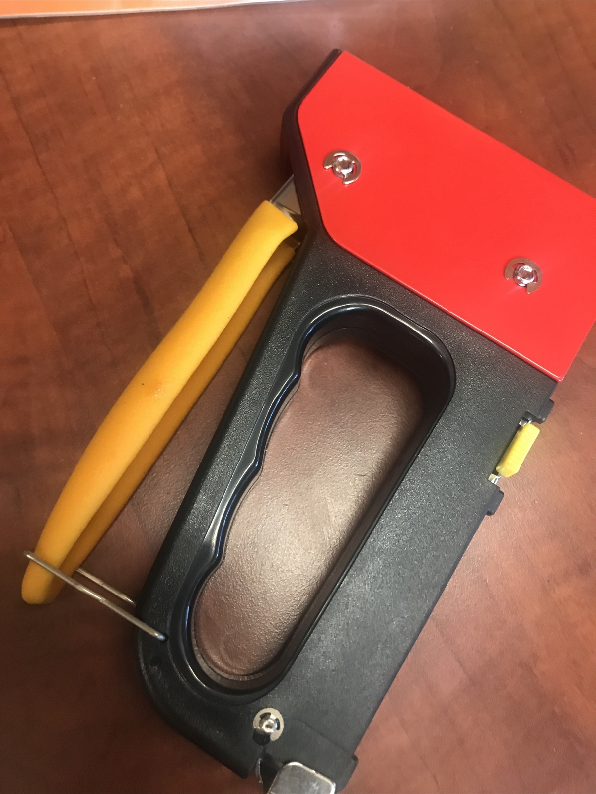 New 4 in 1 Heavy Duty Staple Gun JY631 4 Way Staple Gun Tacker 45257