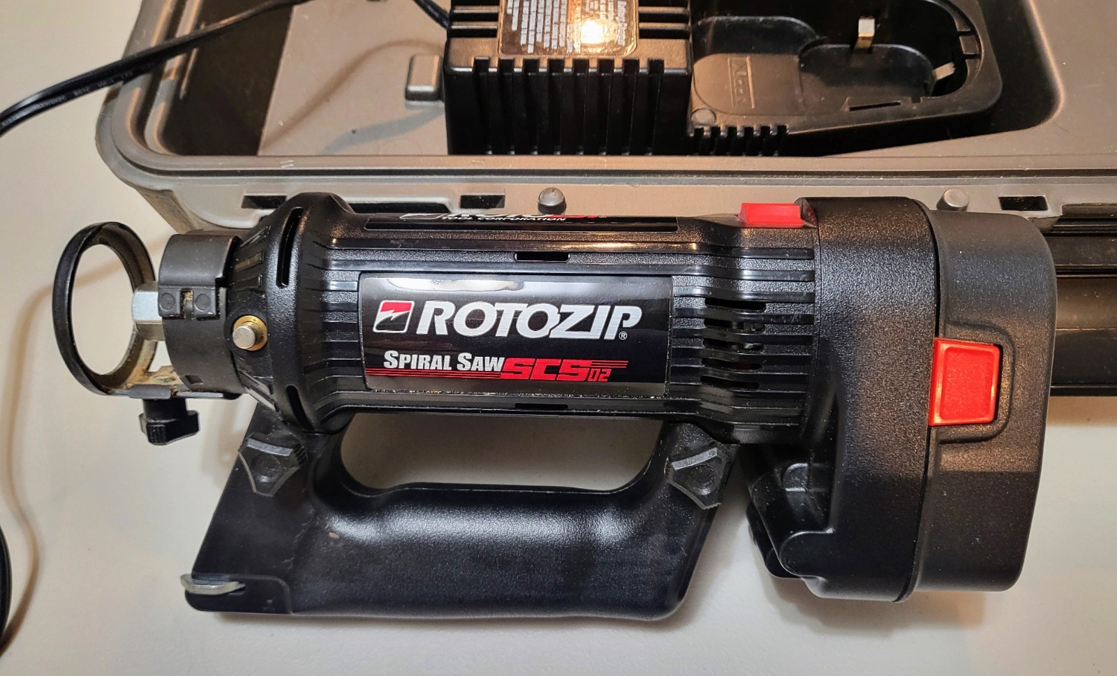 Roto Zip RotoZip Spiral Saw Drill SCS02 Cordless w/ angle cutting/sanding tool