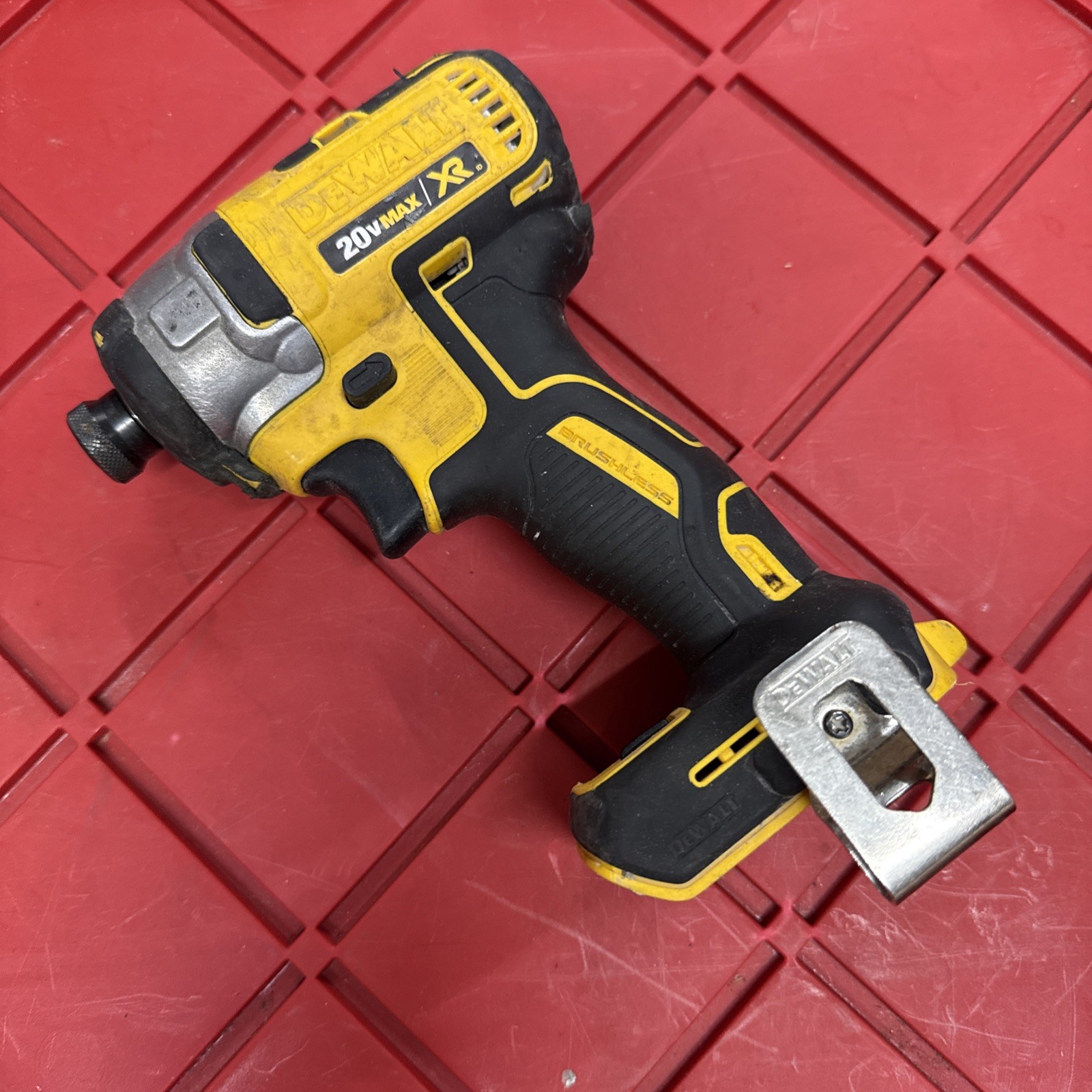 DEWALT DCF887 18V XR Cordless Brushless Impact Driver – Black/Yellow