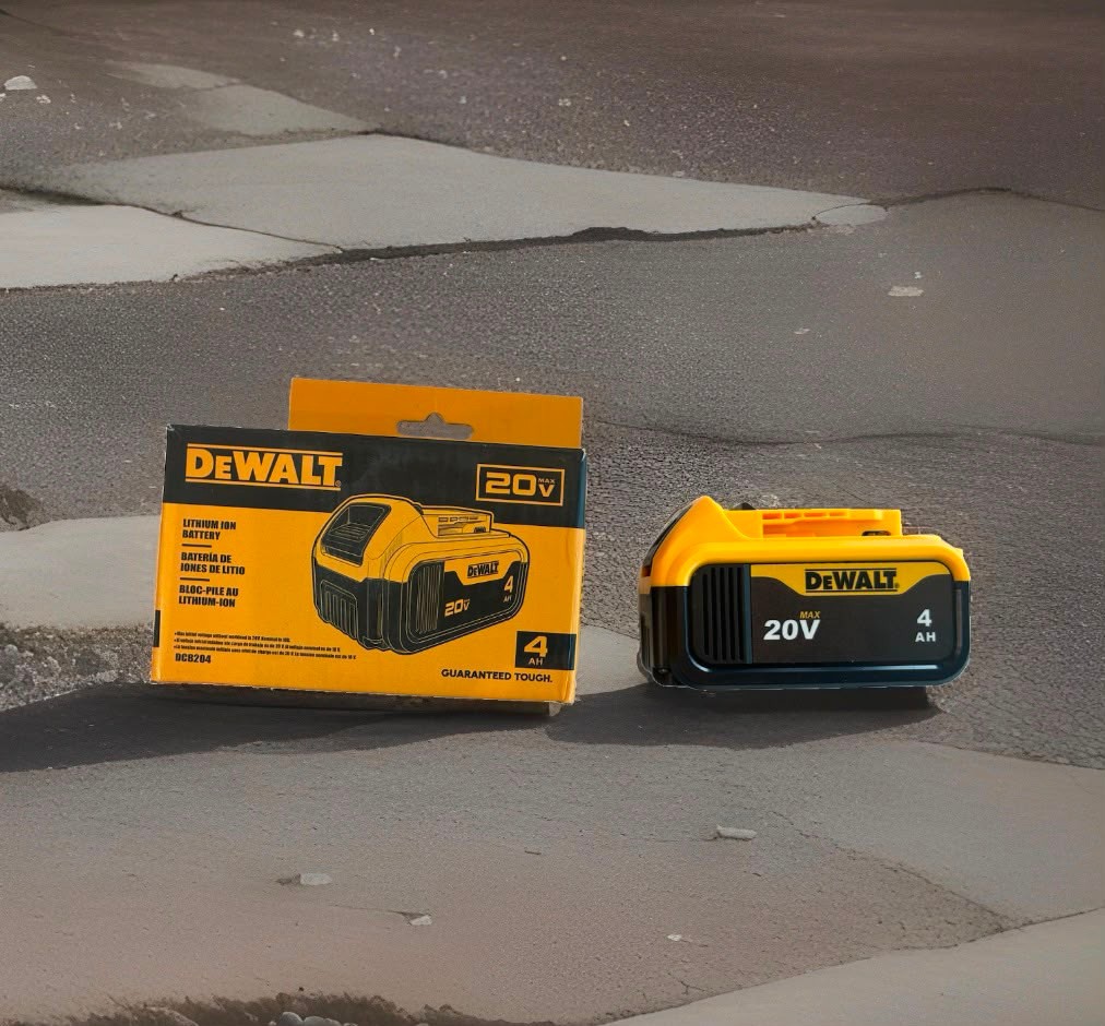 New DEWALT DCB204-2 20V 4Ah Lithium-Ion Battery – 2 Pack