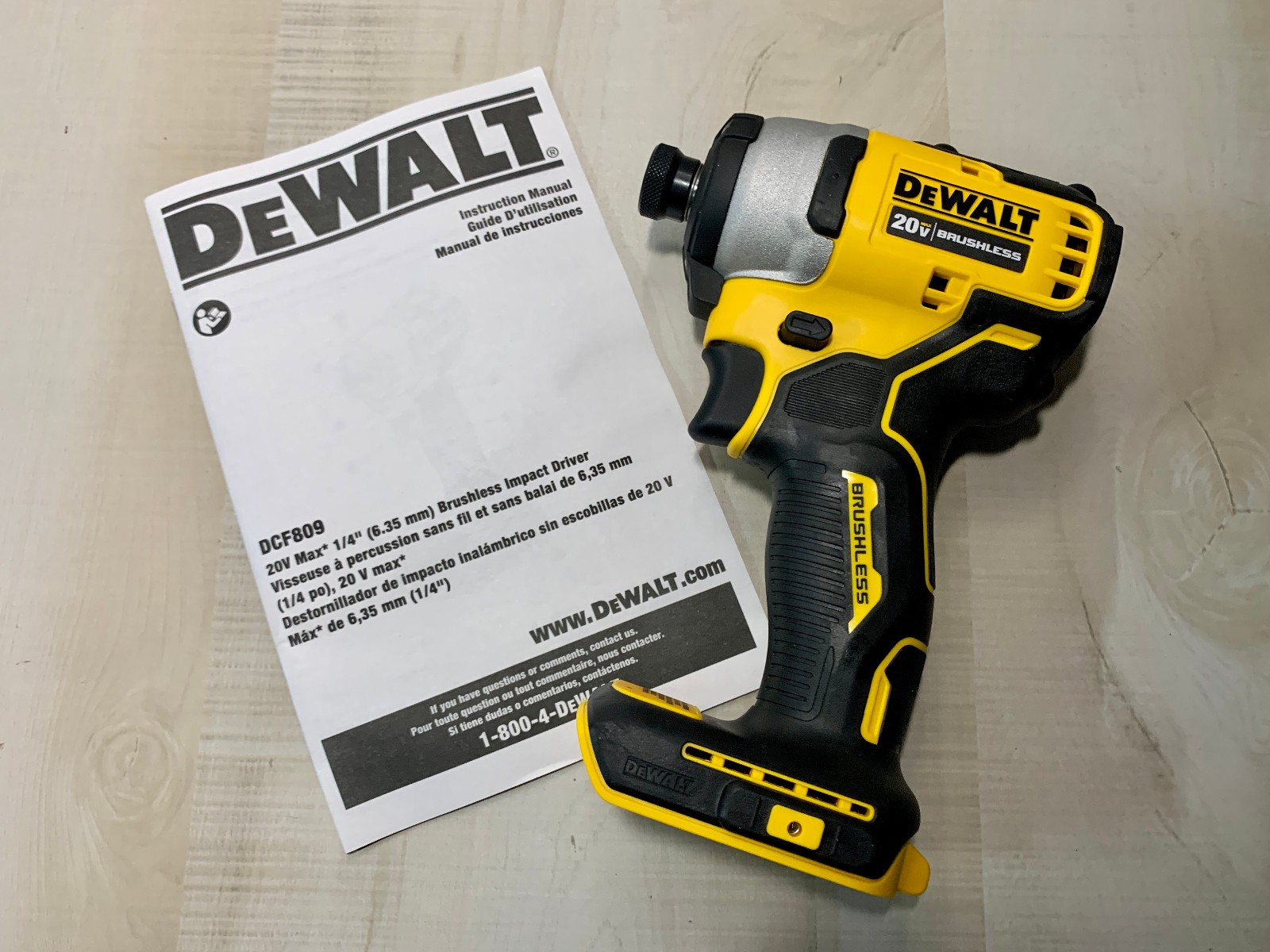 DCF809 DEWALT Impact 20v Max Compact 1/4 Inch Brushless **NEW**