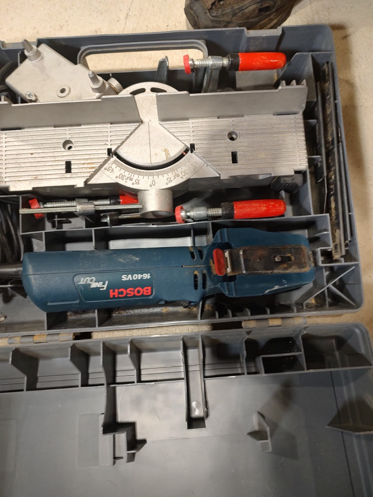 Bosch 1640VS FS2000 fine cut saw with carrying case