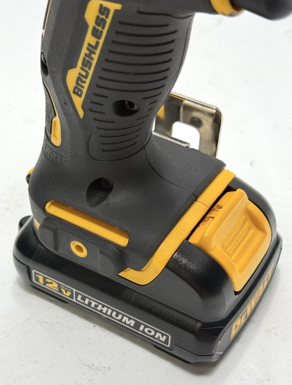 DeWALT XTREME DCF902 12V MAX Brushless 3/8&Prime; Cordless Impact Wrench KIT