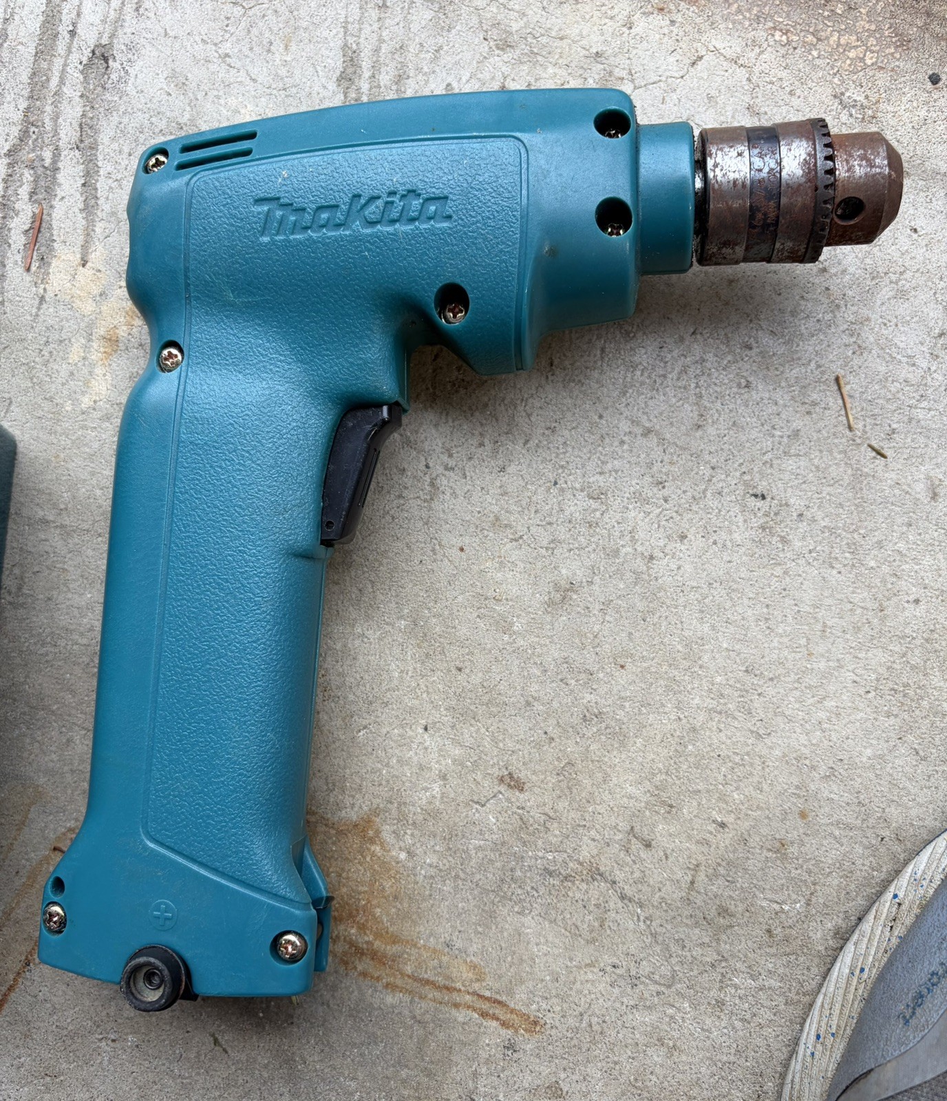 Makita 7.2V Cordless Drill 6071D & Charger DC7100 & Battery (Battery is shot)