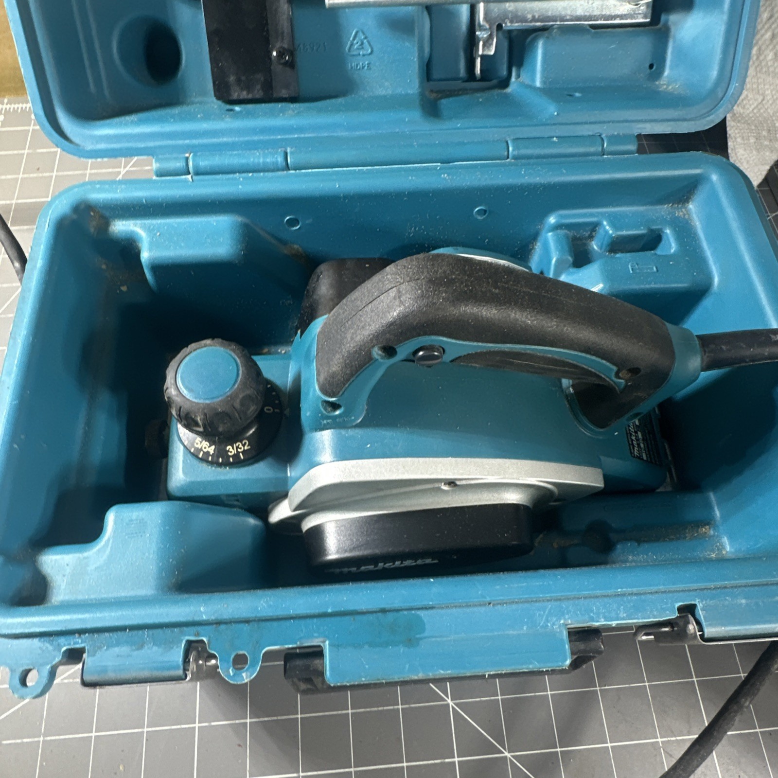 Makita 3 1/4 in Corded Planer With Hard Case & Accessories 6.5 Amp Model KP0800K