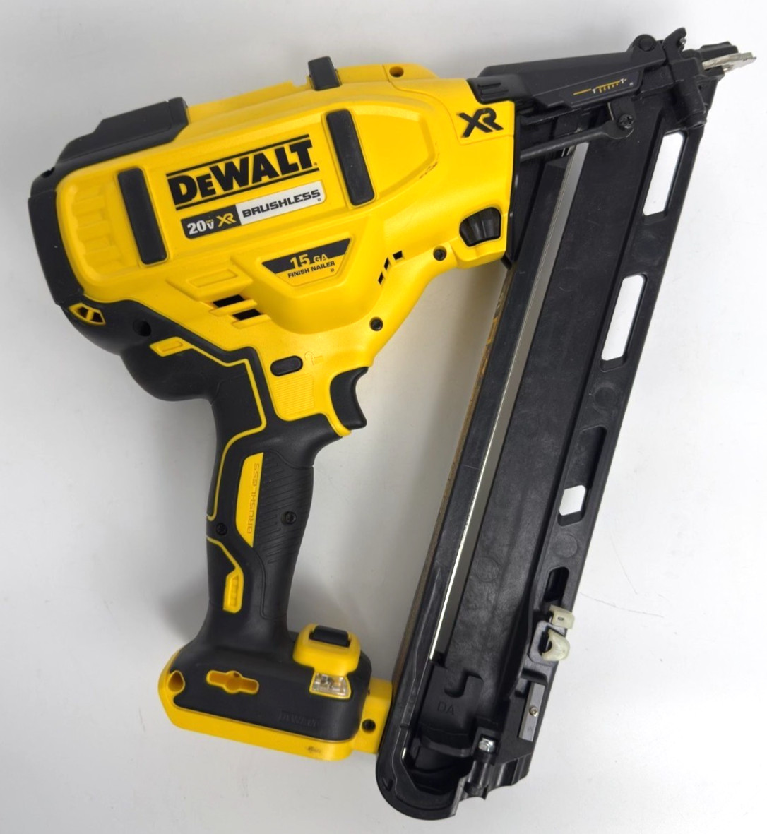 [Used] (DCN650B) DeWalt 20V MAX XR 15 Gauge Angled Finish Nailer (Tool Only)