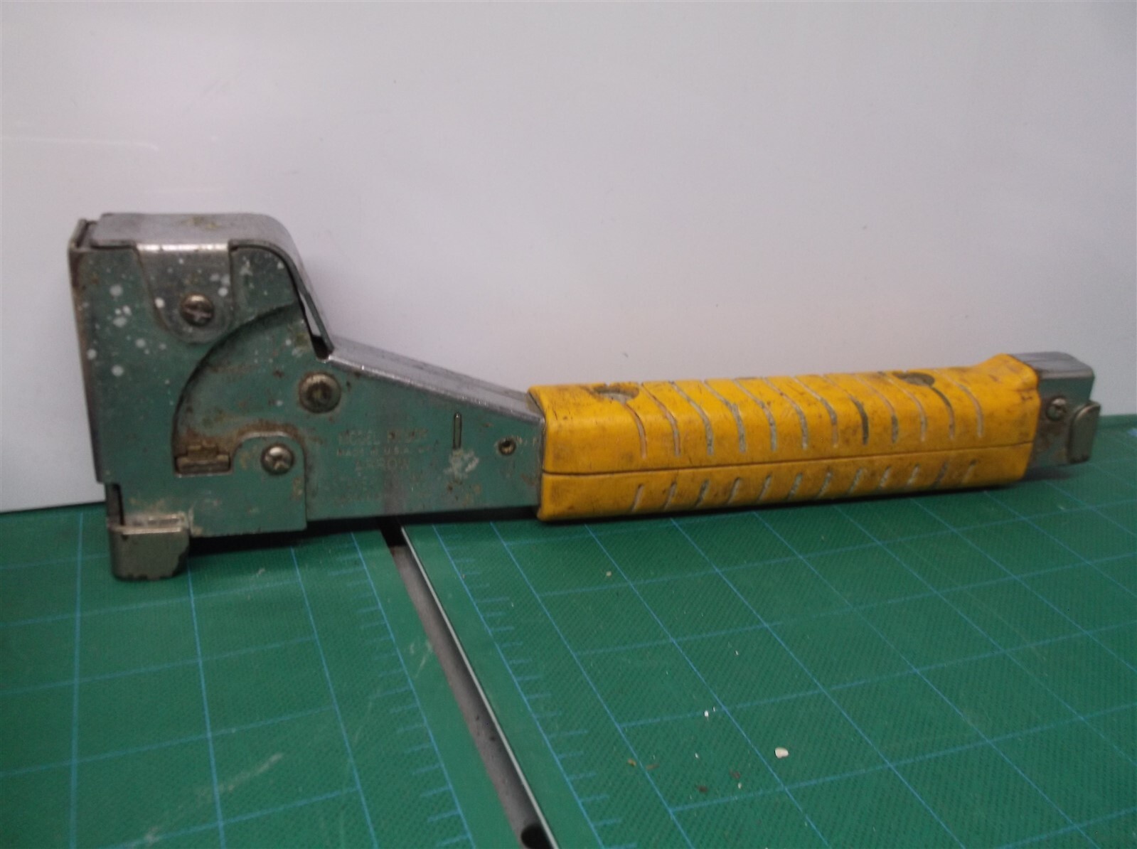 Arrow Heavy Duty Hammer Tacker Yellow Chrome HT50P