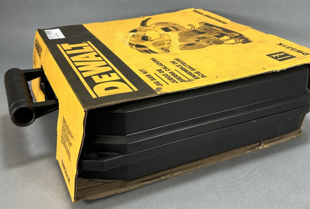 Dewalt 6.5 Amp Corded Variable Speed Jig Saw Kit BNIB – DW331K