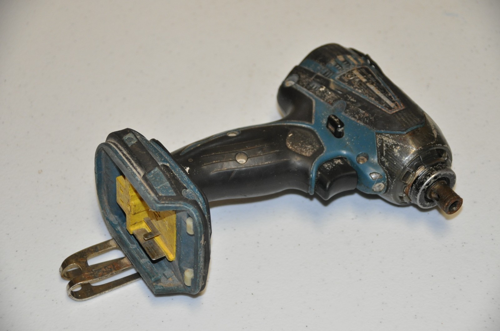 Makita LXDT04 18-Volt Cordless 1/4&Prime; Hex Impact Driver Bare Tool Only
