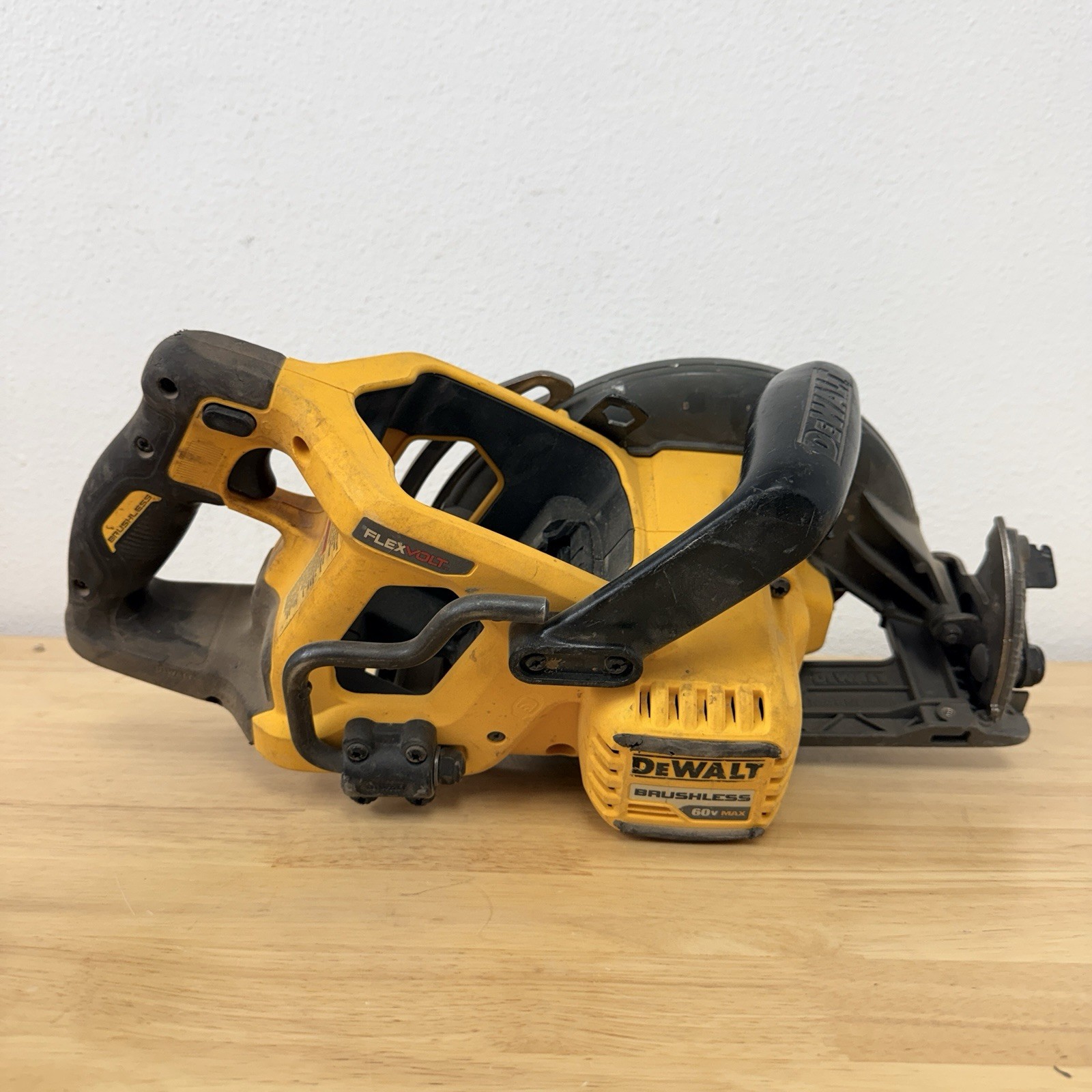 DEWALT FLEXVOLT 60V 7-1/4in Circular Saw DCS577B Tool Only