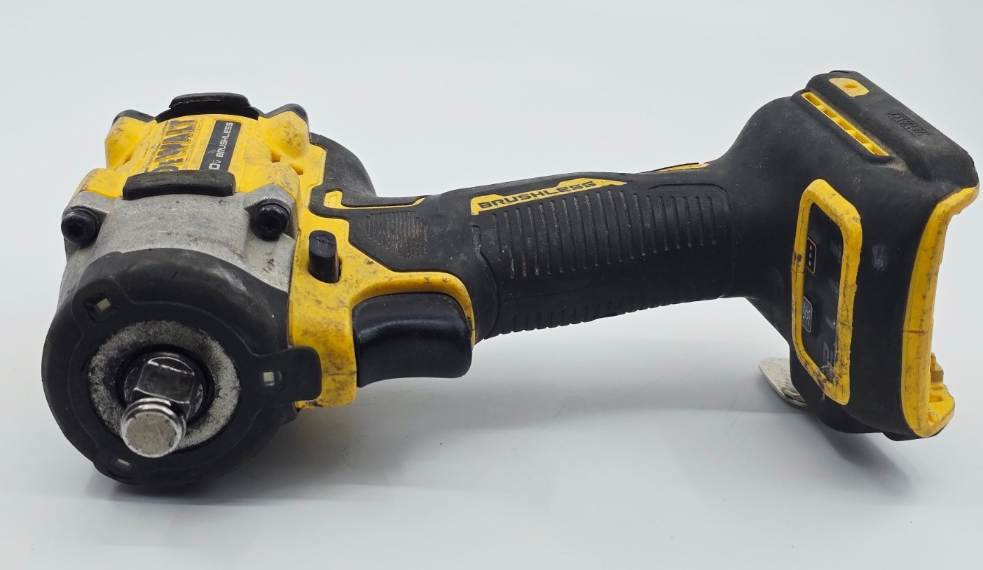 DeWalt 20V ATOMIC 1/2&Prime; Compact Impact Wrench Hog Ring – Tool Only